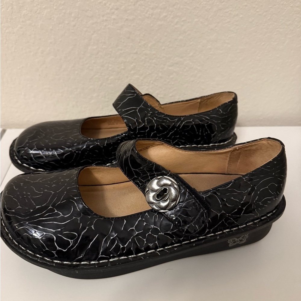 Alegria Paloma Mary Jane – Black Crinkle Patent – Women’s 38